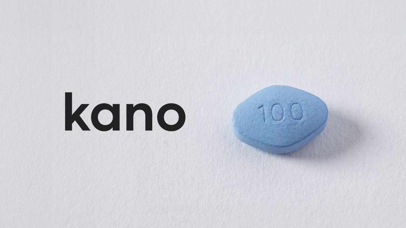 Le Viagra est un médicament bien connu pour traiter les troubles de l’érection grâce à sa molécule active, le Sildénafil. En agissant sur les muscles lisses du pénis, il favorise l'afflux sanguin et aide à obtenir une érection. Efficace dans 75 % des cas, il se prend 30 à 60 minutes avant un rapport sexuel et son effet dure jusqu'à 5 heures. Cependant, ce médicament n'est disponible que sur ordonnance. Cela s'explique par ses possibles effets secondaires, tels que des maux de tête, des vertiges, ou des troubles de la vision. Plus graves encore, des contre-indications existent, notamment en cas de problèmes cardiaques ou d'interactions avec certains médicaments, comme les vasodilatateurs.  Le Viagra doit être pris avec précaution et sous supervision médicale, car il agit sur le flux sanguin et peut causer des complications. L'achat de Viagra sans ordonnance sur internet est non seulement illégal, mais aussi dangereux. En effet, des contrefaçons circulent, contenant des substances nocives ou des dosages incorrects. Chaque année, des millions de faux comprimés sont saisis, et 40 % d'entre eux concernent le Viagra et le Cialis. Certains contiennent des produits dangereux, des métaux lourds ou des substances non déclarées. D’autres, surdosés jusqu'à 180 %, augmentent le risque d'effets secondaires graves.  Pour éviter ces dangers, il est crucial d'obtenir le Viagra via une ordonnance délivrée par un médecin, en consultation physique ou en ligne sur des sites agréés comme Kano. Cela permet de s'assurer que le médicament est adapté à votre condition et d’éviter les risques associés aux faux produits. Chaque cas est unique et doit être pris en compte par un professionnel. En conclusion, bien que le Viagra soit une solution efficace pour les troubles de l’érection, il doit toujours être utilisé sous supervision médicale pour garantir votre sécurité et votre santé.